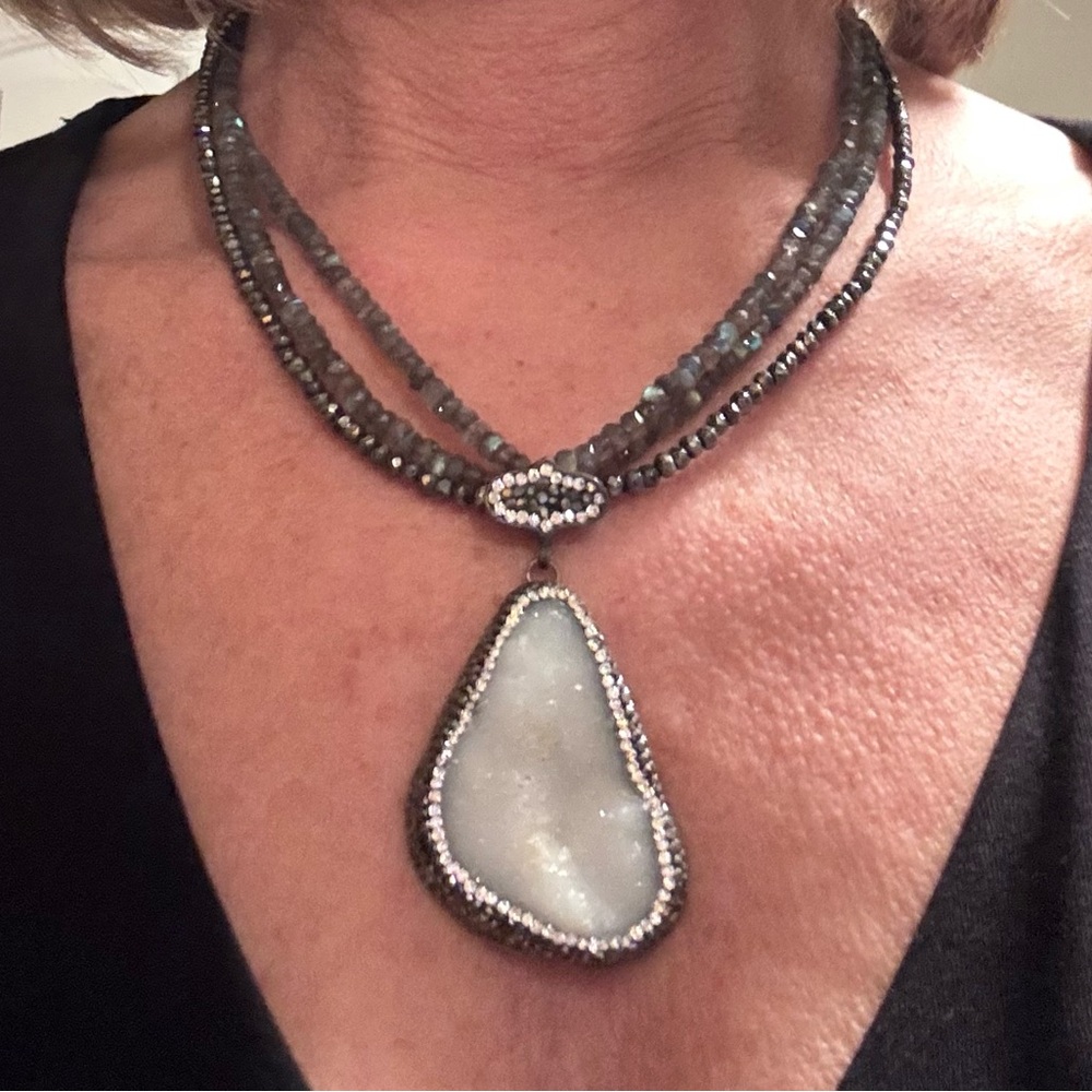 Beautiful 3 strand necklace with pendant